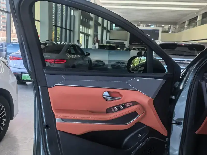 2025 BYD Tang L с пробегом 5 500 км
