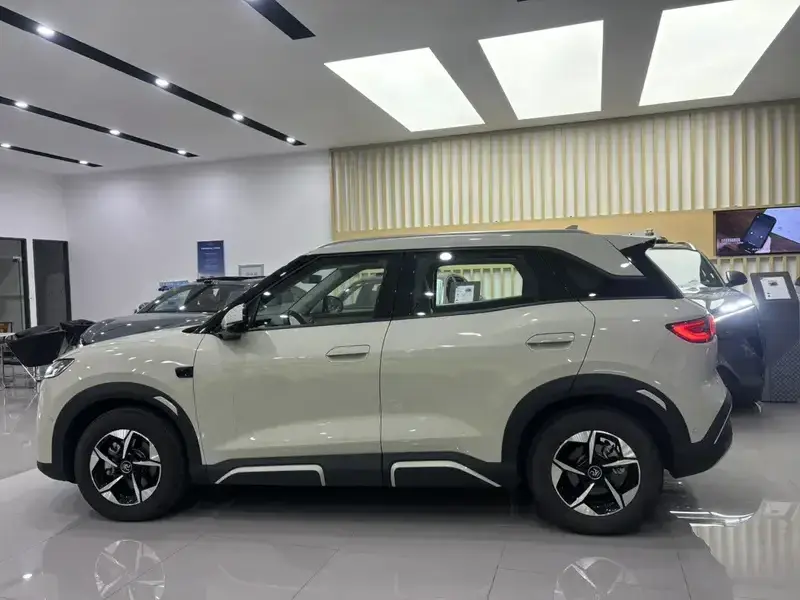 2025 BYD Yuan Up с пробегом 9 800 км