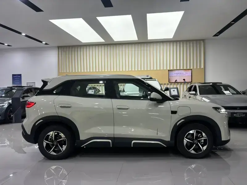 2025 BYD Yuan Up с пробегом 9 800 км