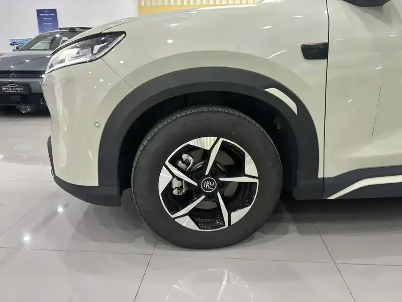 2025 BYD Yuan Up с пробегом 9 800 км