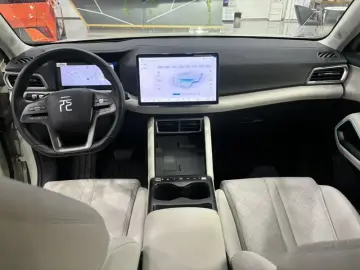 2025 BYD Yuan Up с пробегом 9 800 км