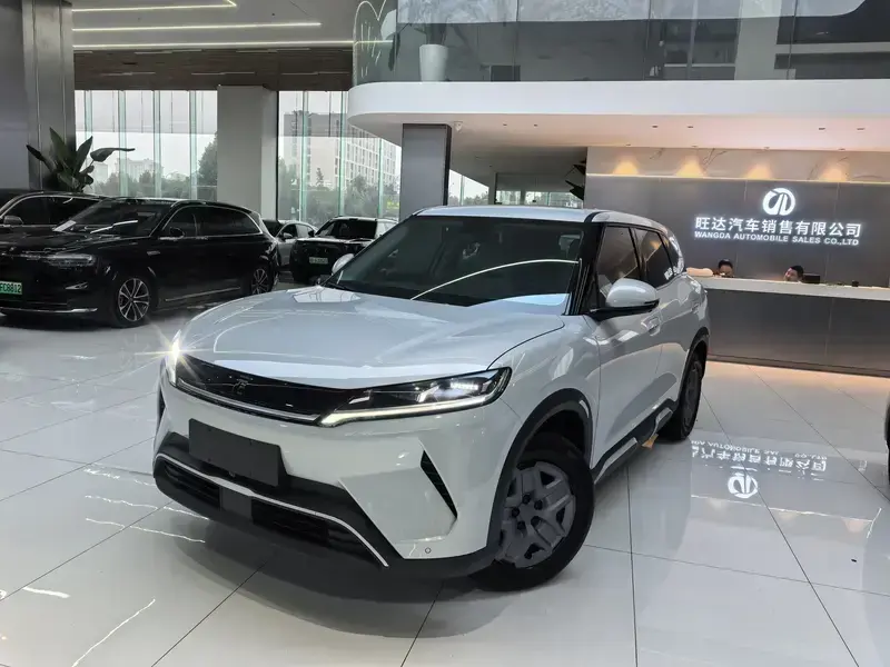 2025 BYD Yuan Up с пробегом 3 800 км