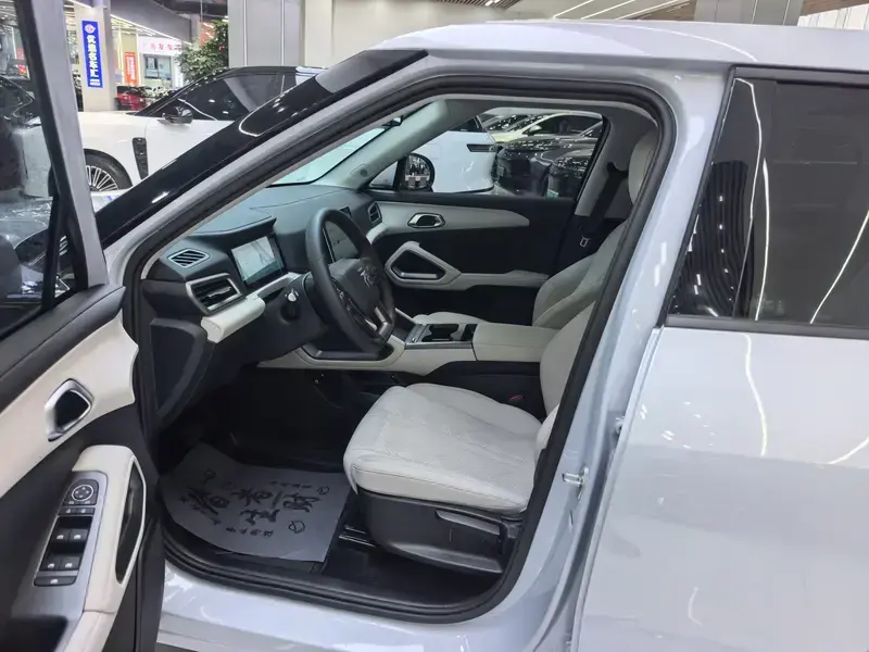 2025 BYD Yuan Up с пробегом 3 800 км