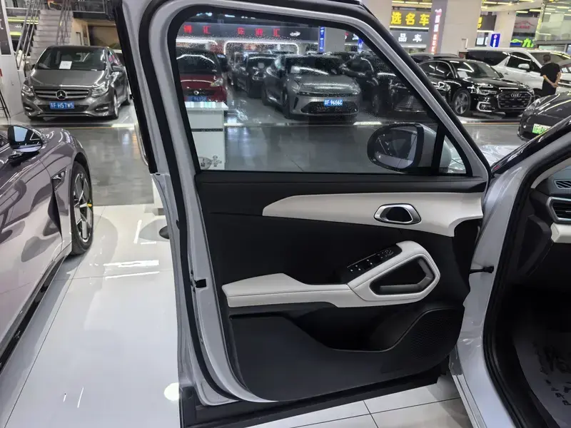 2025 BYD Yuan Up с пробегом 3 800 км