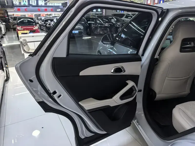 2025 BYD Yuan Up с пробегом 3 800 км