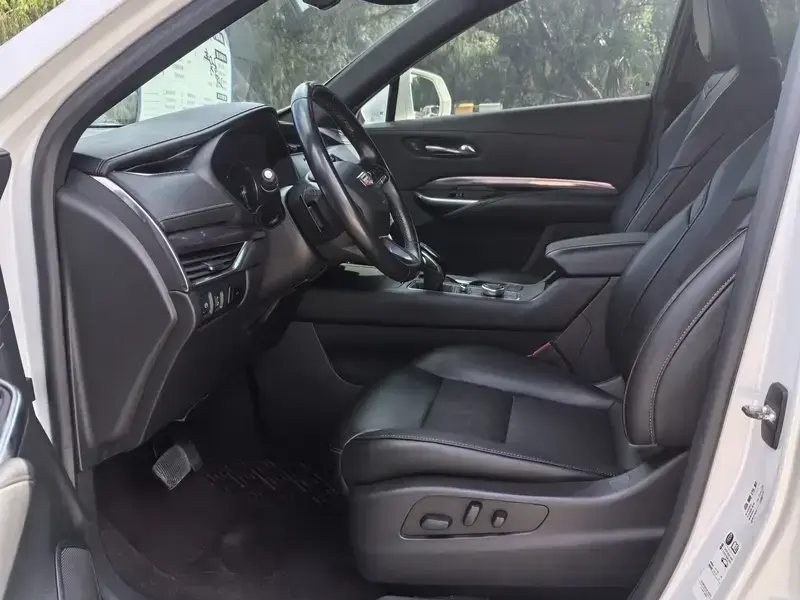 2020 Cadillac XT4 с пробегом 82 300 км
