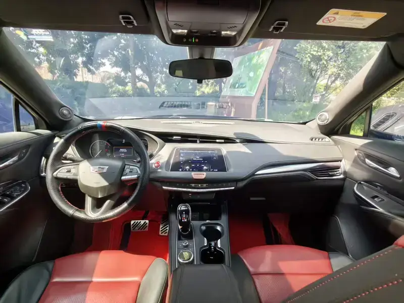 2022 Cadillac XT4 с пробегом 86 000 км
