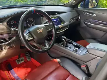 2022 Cadillac XT4 с пробегом 86 000 км