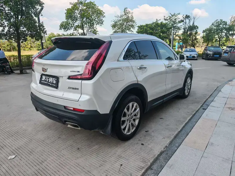 2022 Cadillac XT4 с пробегом 74 900 км