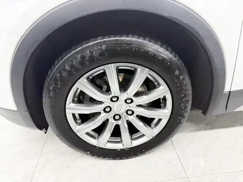 2021 Cadillac XT4 с пробегом 40 000 км