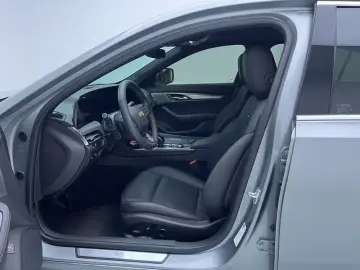 2025 Cadillac CT5 с пробегом 19 200 км