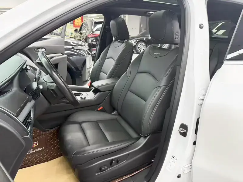 2021 Cadillac XT4 с пробегом 40 000 км