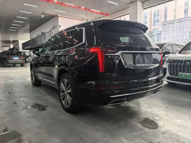 2021 Cadillac XT6 с пробегом 158 000 км