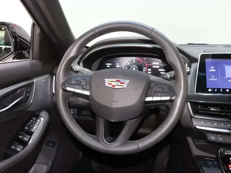 2023 Cadillac CT5 с пробегом 49 900 км