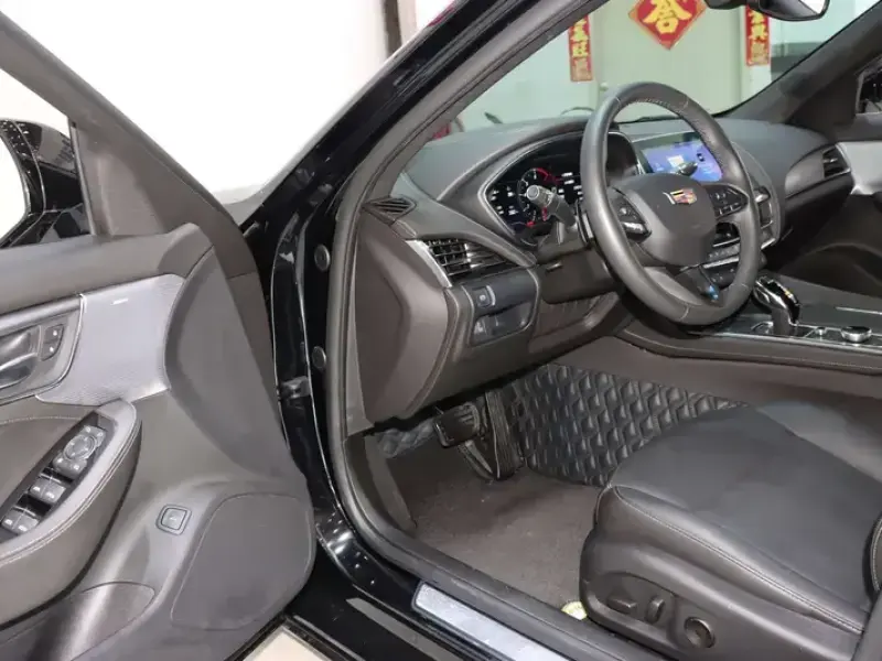 2023 Cadillac CT5 с пробегом 49 900 км
