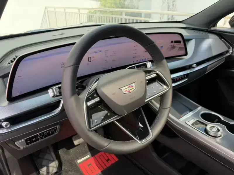 2026 Cadillac XT5 с пробегом 11 000 км