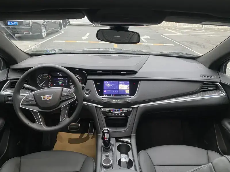 2022 Cadillac XT5 с пробегом 29 000 км