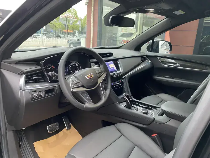 2022 Cadillac XT5 с пробегом 29 000 км