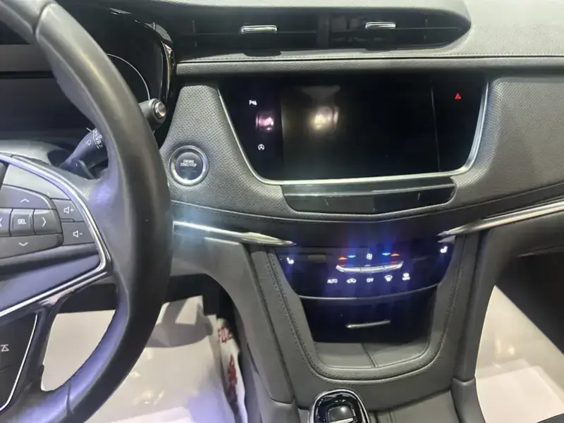 2022 Cadillac XT5 с пробегом 52 000 км
