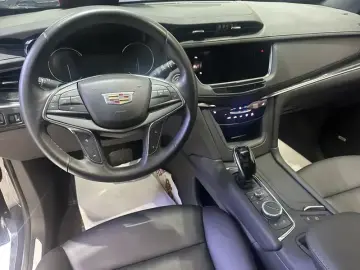 2022 Cadillac XT5 с пробегом 52 000 км