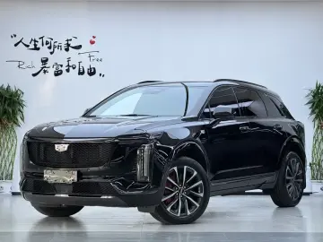 2025 Cadillac XT5 с пробегом 30 000 км