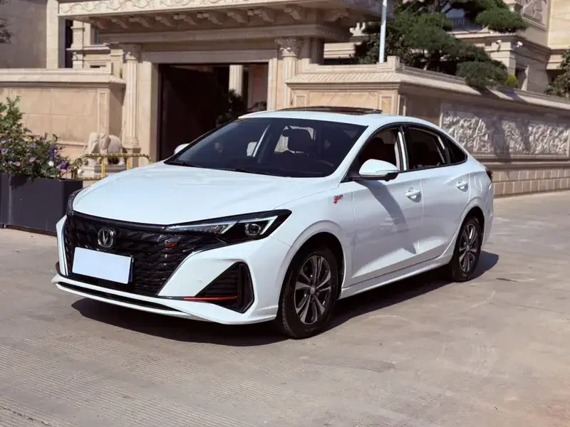2025 Changan Eado с пробегом 12 000 км