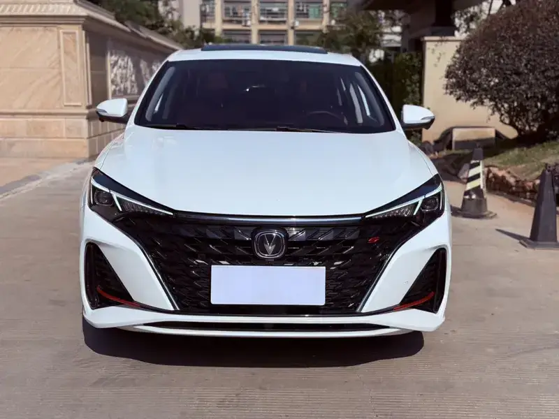 2025 Changan Eado с пробегом 12 000 км