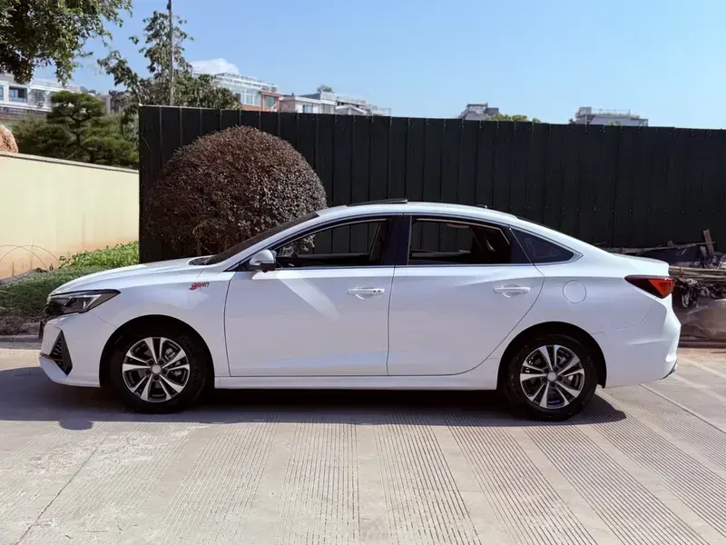 2025 Changan Eado с пробегом 12 000 км