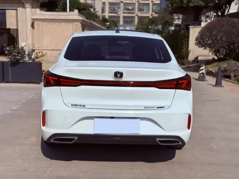 2025 Changan Eado с пробегом 12 000 км