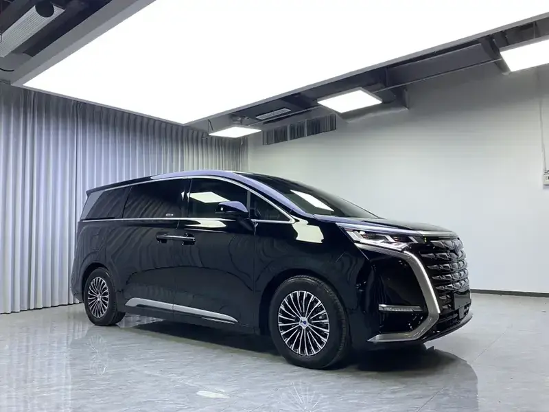 2024 Denza D9 с пробегом 49 000 км