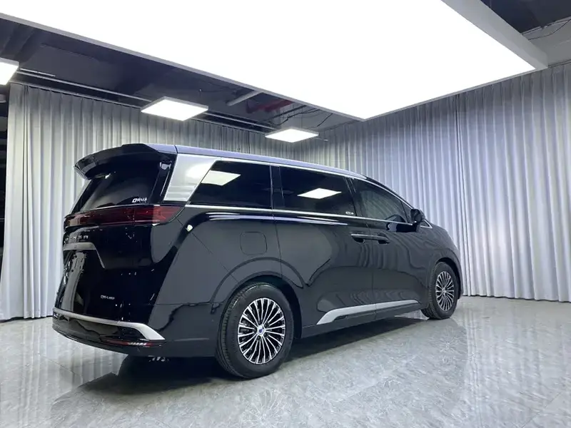 2024 Denza D9 с пробегом 49 000 км