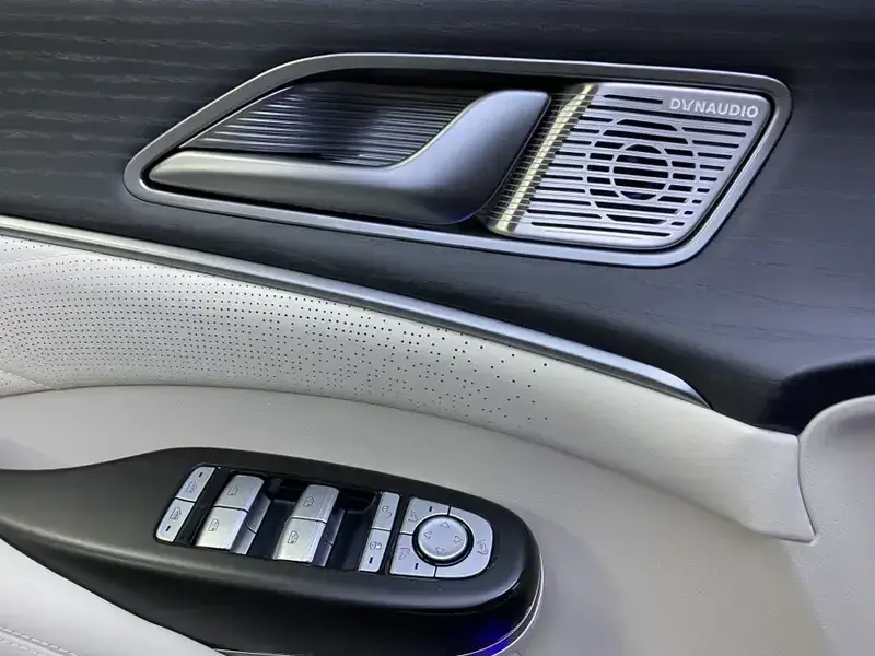 2024 Denza D9 с пробегом 49 000 км