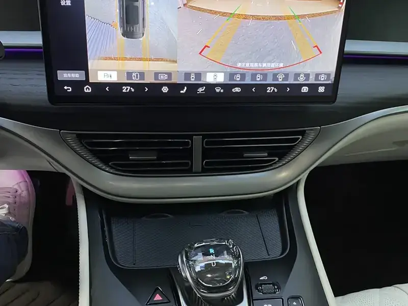 2024 Denza D9 с пробегом 49 000 км