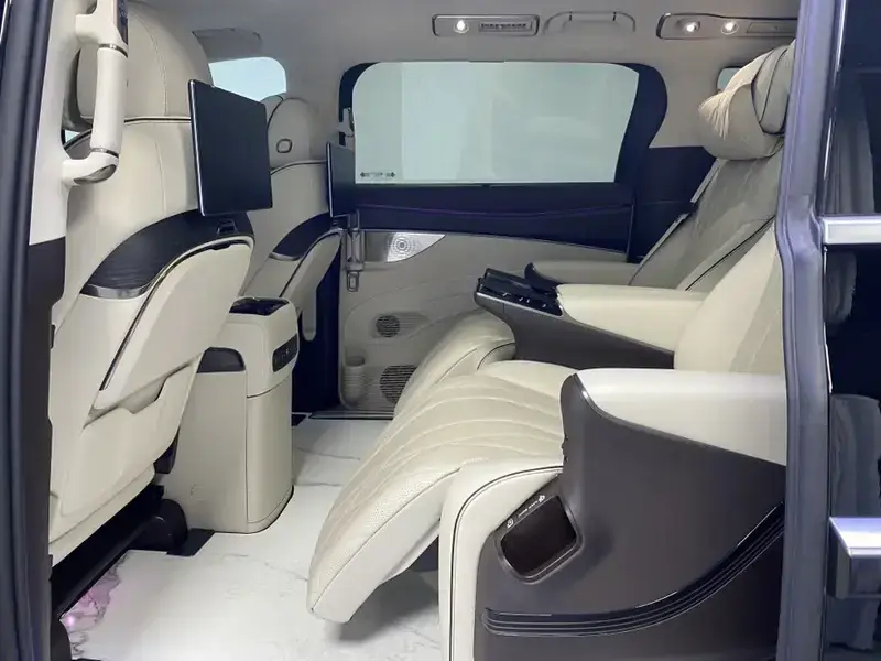 2024 Denza D9 с пробегом 49 000 км