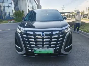 2024 Denza D9 с пробегом 8 000 км