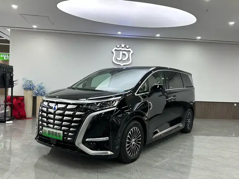 2022 Denza D9 с пробегом 81 000 км