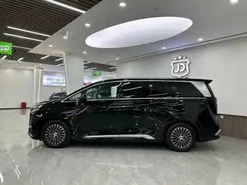 2022 Denza D9 с пробегом 81 000 км