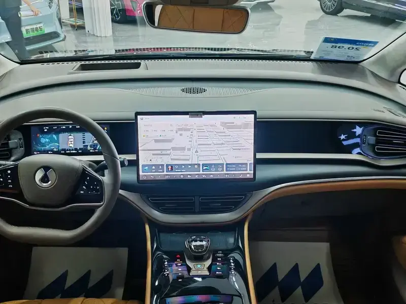 2022 Denza D9 с пробегом 81 000 км