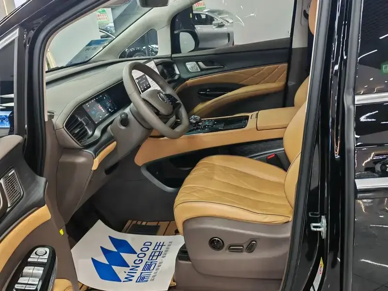 2022 Denza D9 с пробегом 81 000 км