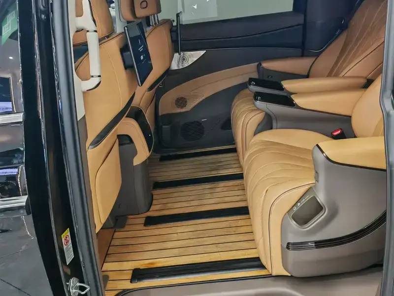 2022 Denza D9 с пробегом 81 000 км