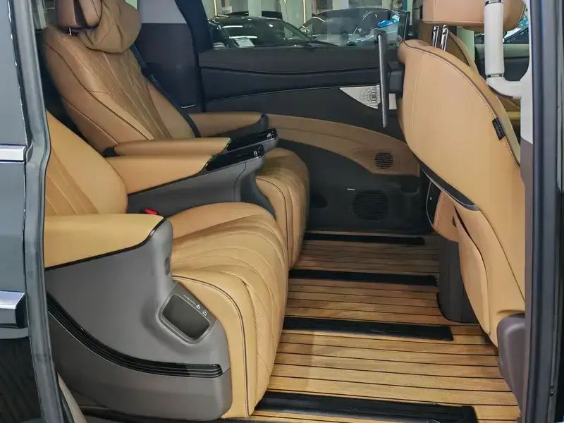 2022 Denza D9 с пробегом 81 000 км