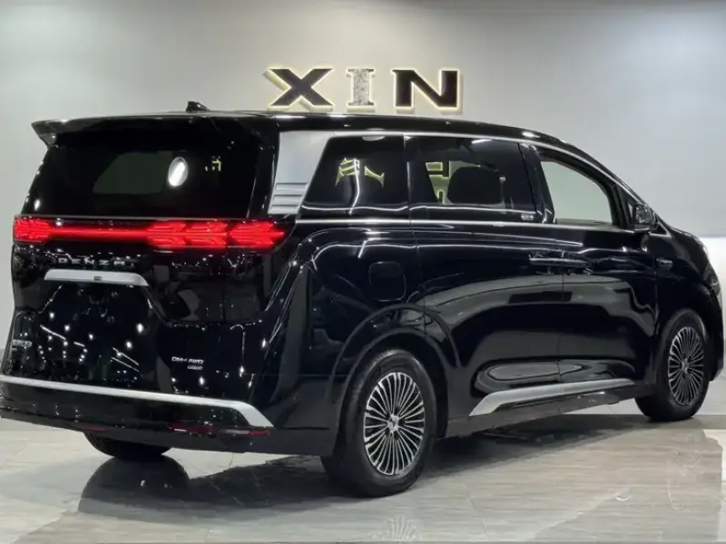 2026 Denza D9 с пробегом 100 км