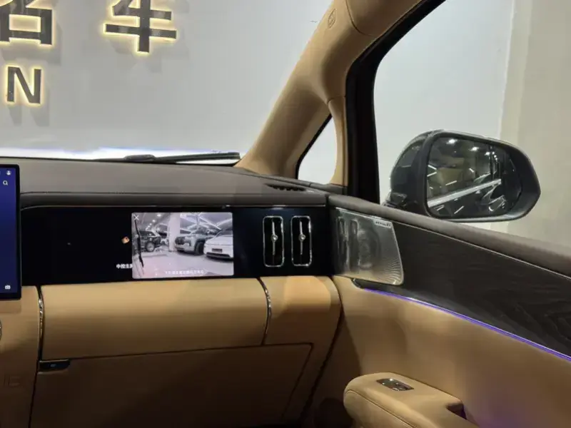 2026 Denza D9 с пробегом 100 км