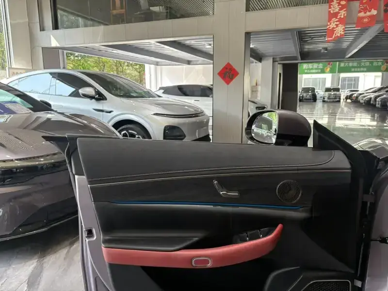 2025 Exeed Exlantix ES с пробегом 11 000 км