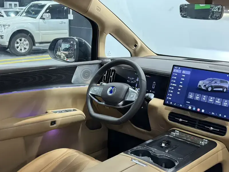 2026 Denza D9 с пробегом 100 км