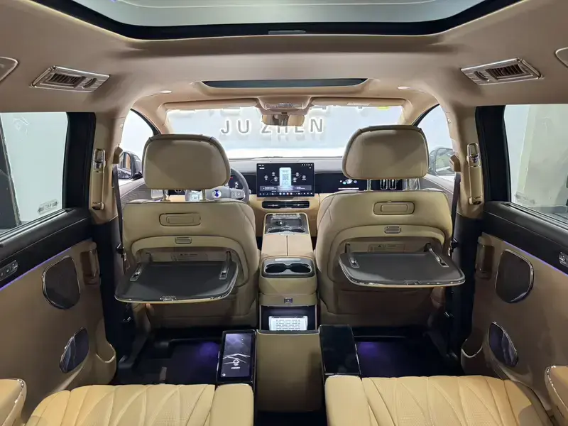 2026 Denza D9 с пробегом 100 км