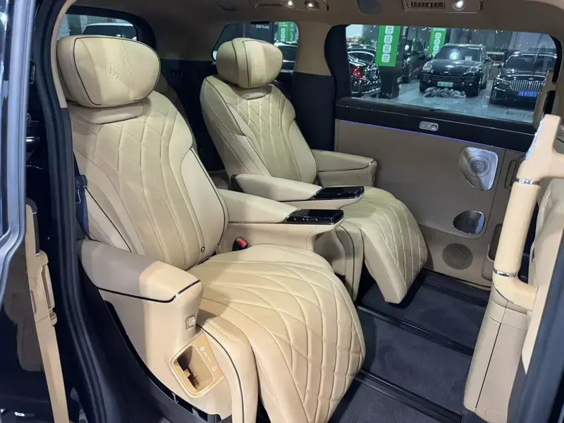 2026 Denza D9 с пробегом 100 км
