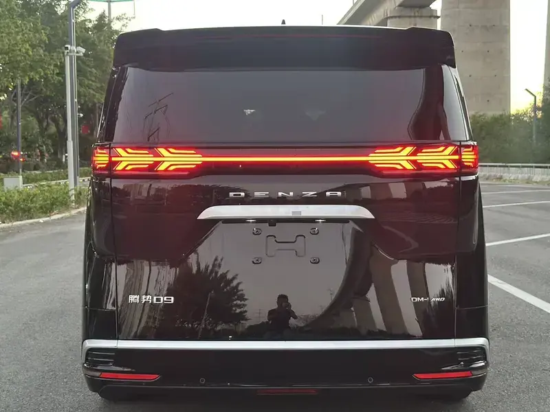 2024 Denza D9 с пробегом 60 000 км