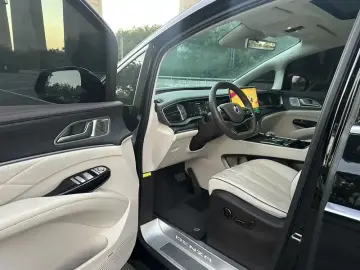 2024 Denza D9 с пробегом 60 000 км