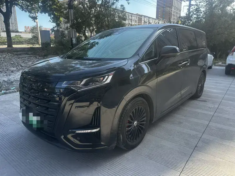 2024 Denza D9 с пробегом 62 000 км